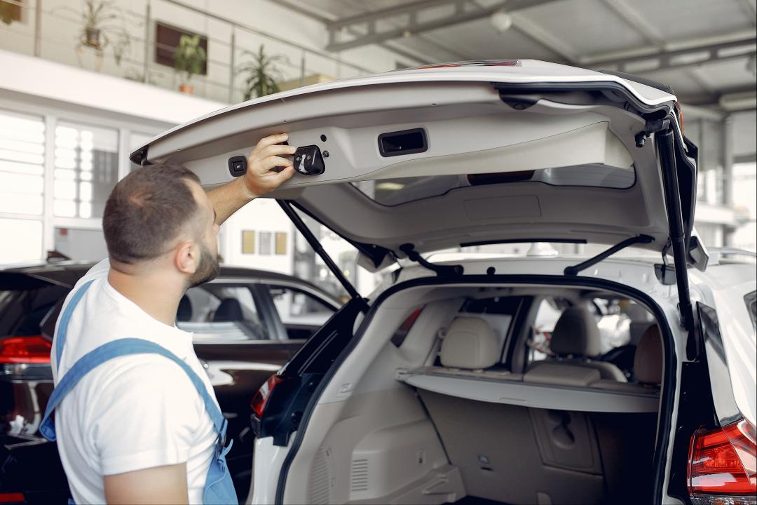 Automotive tailgate and sunroof frame molded from LFT-G® PP LGF30 high flow composite Automotive tailgate and sunroof frame molded from LFT-G® PP LGF30 high flow composite